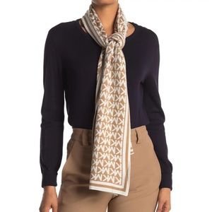 NWT Michael Michael Kors gorgeous scarf. So pretty and classic!